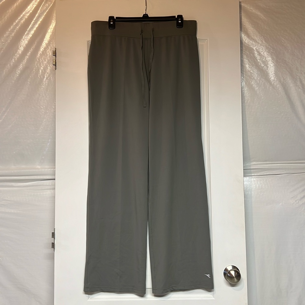 NWT DIADORA olive colored sport pant, DiaDry